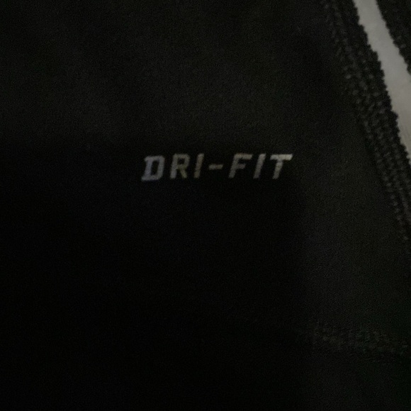 Nike Dri-Fit crop legging - Picture 2 of 2